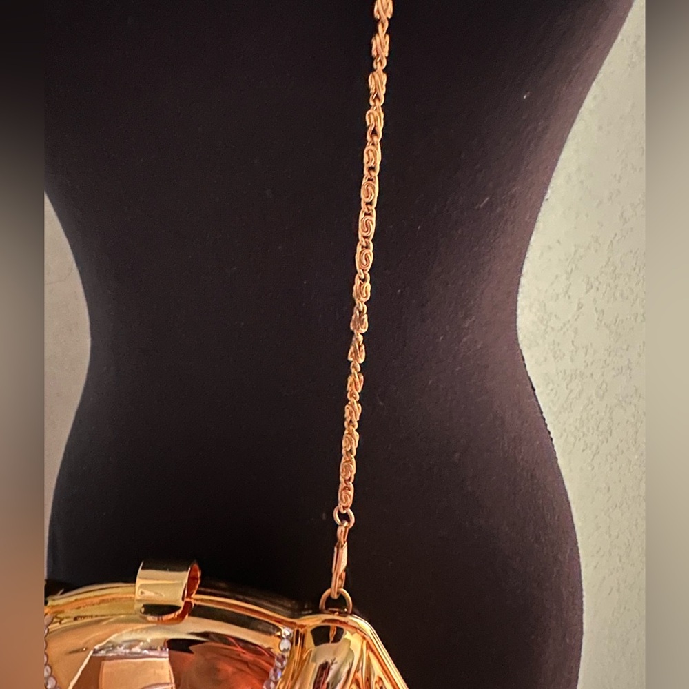Gold Original 1980s Vintage Bags,
A GOLD SHELL-RHINESTONE CLUTCH PURSE NWOT. - Picture 10 of 10